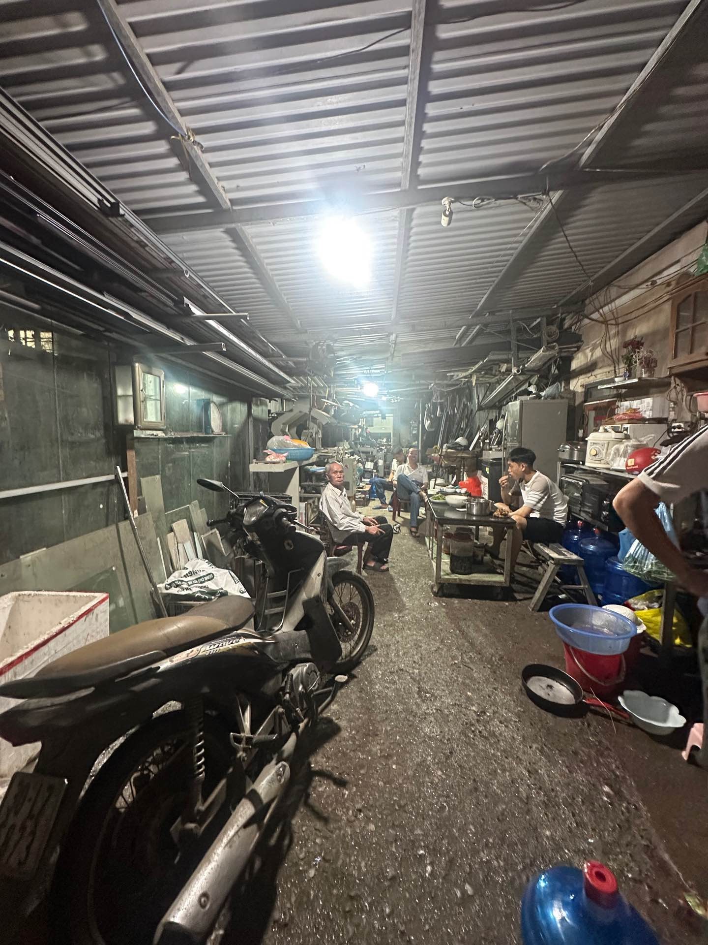 Bán nhà Nguyễn Khoái - diện tích 103m2 1 tầng - ô tô đỗ cửa - giá 15 tỷ