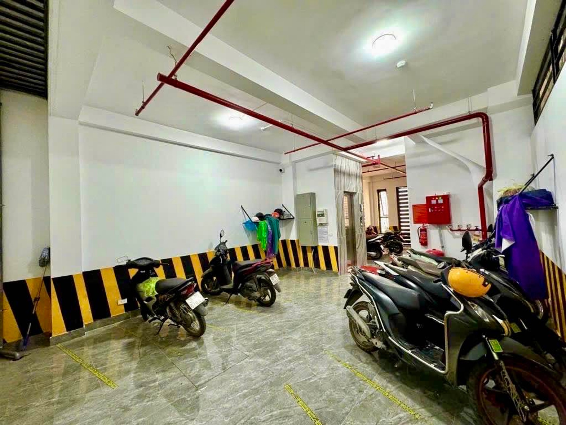 Bán nhà Kim Giang - diện tích 65m2 7 tầng - gần ô tô - giá 23,5 tỷ