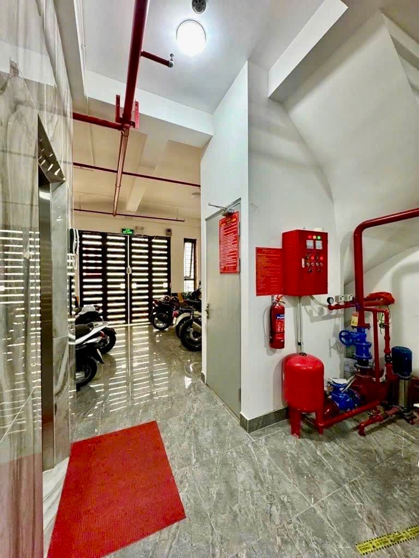 Bán nhà Kim Giang - diện tích 65m2 7 tầng - gần ô tô - giá 23,5 tỷ