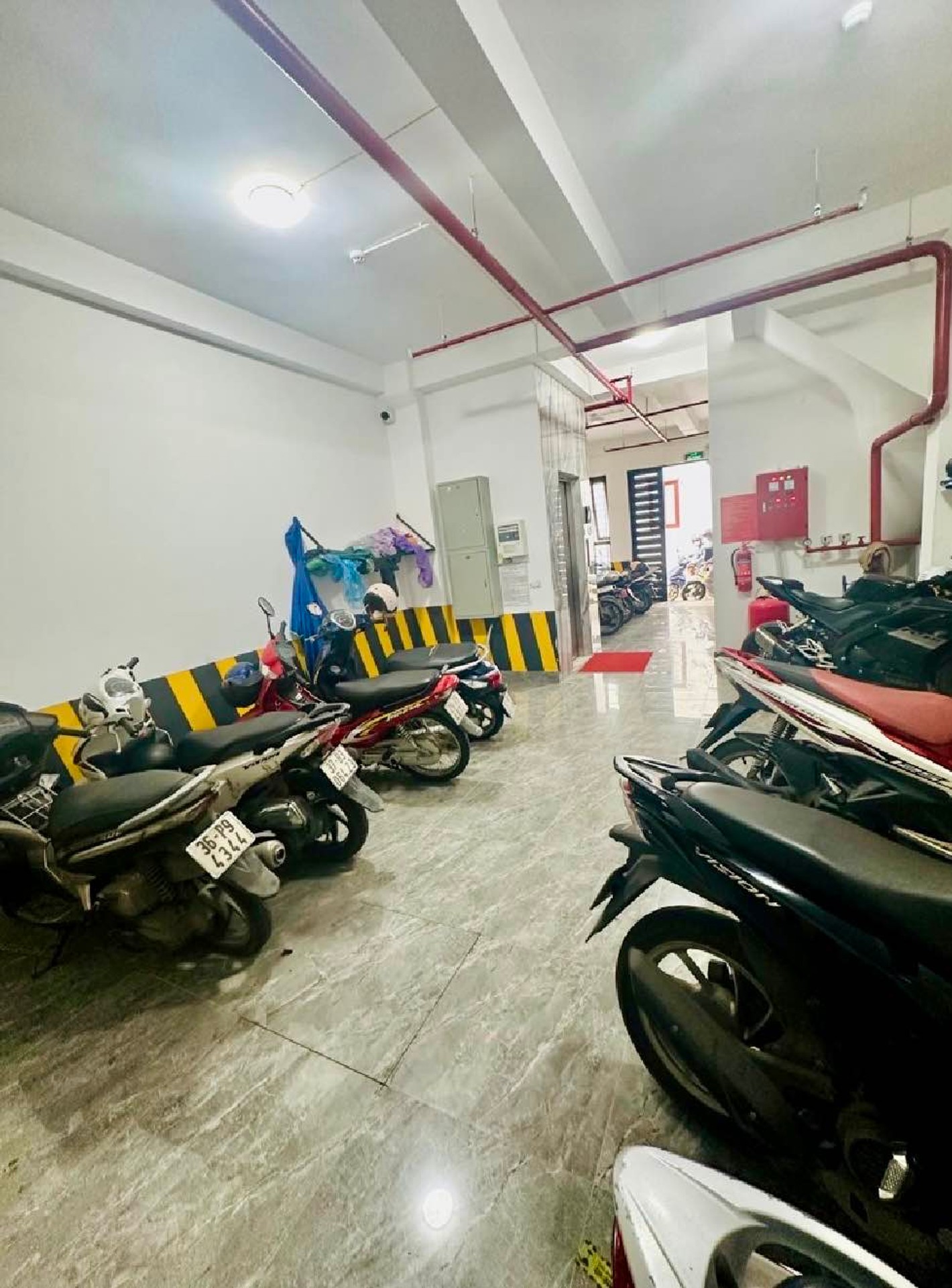 Bán nhà Kim Giang - diện tích 65m2 7 tầng - gần ô tô - giá 23,5 tỷ
