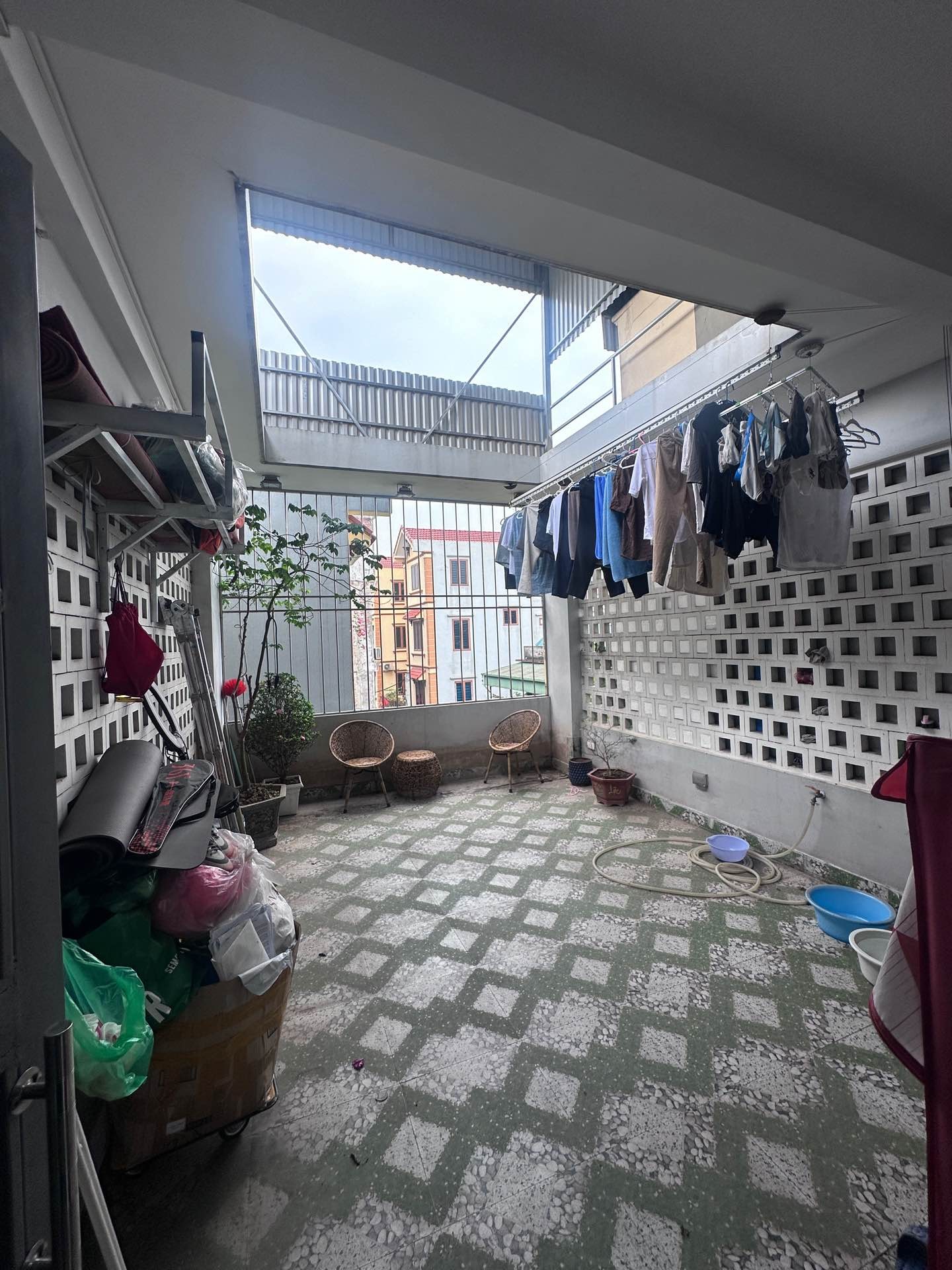 Bán nhà Yên Duyên - diện tích 50m2 3 tầng - Ô tô đỗ cửa - giá 13 tỷ
