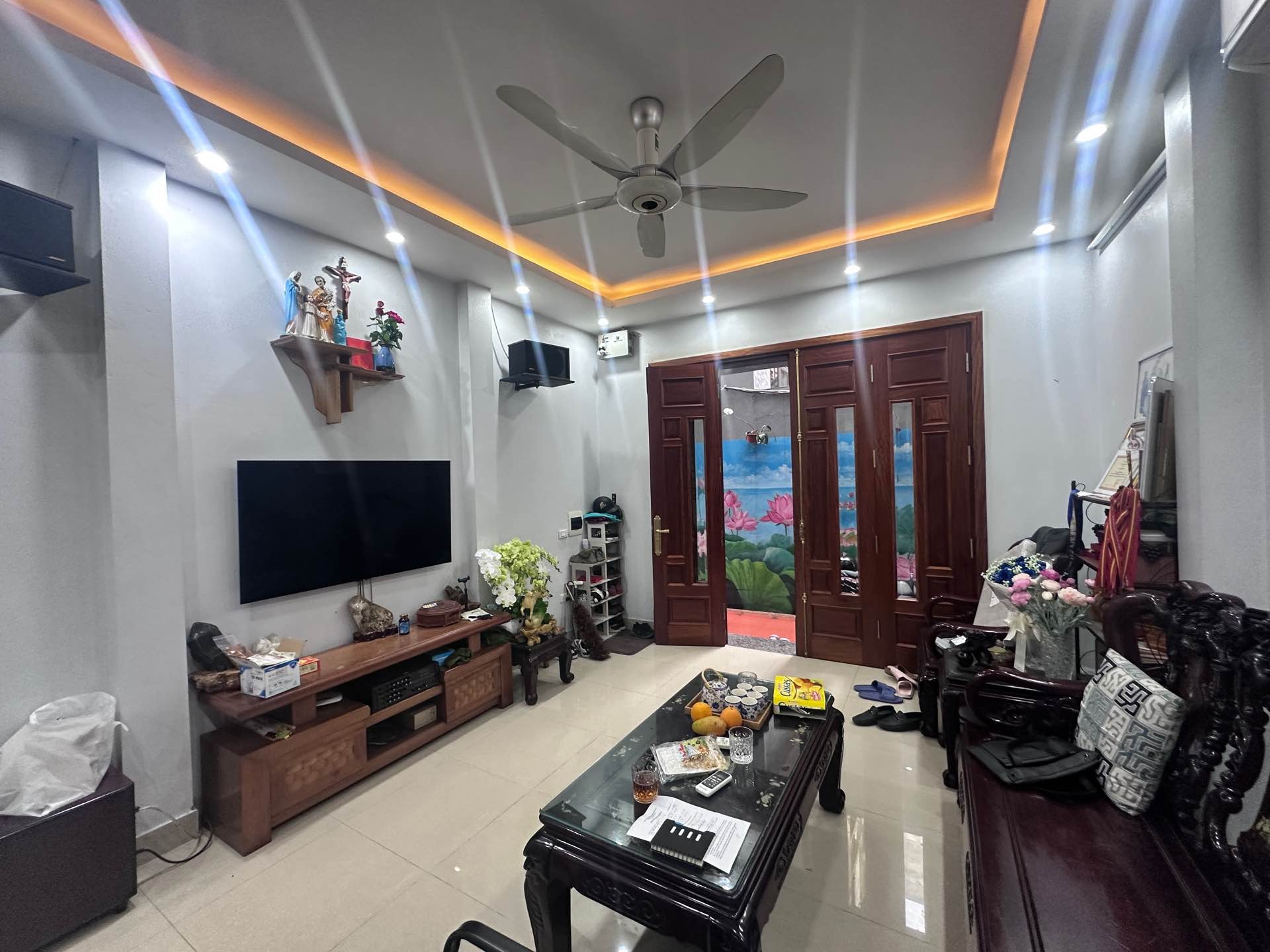 Bán nhà Yên Duyên - diện tích 50m2 3 tầng - Ô tô đỗ cửa - giá 13 tỷ