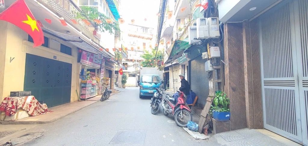 Bán nhà Kim Ngưu - diện tích 36m2 7 tầng - ô tô tránh - giá 14,5 tỷ