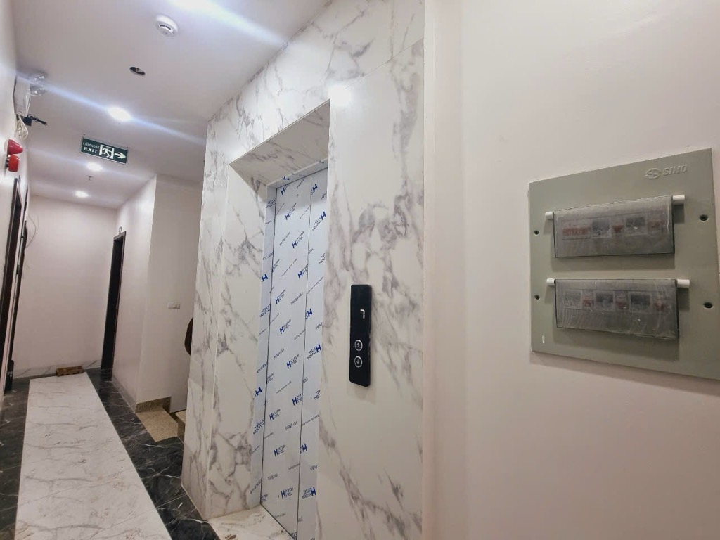 Bán nhà Thái Thịnh - diện tích 250m2 8 tầng - Tòa CCMN trung tâm quận Đống Đa - giá 79 tỷ