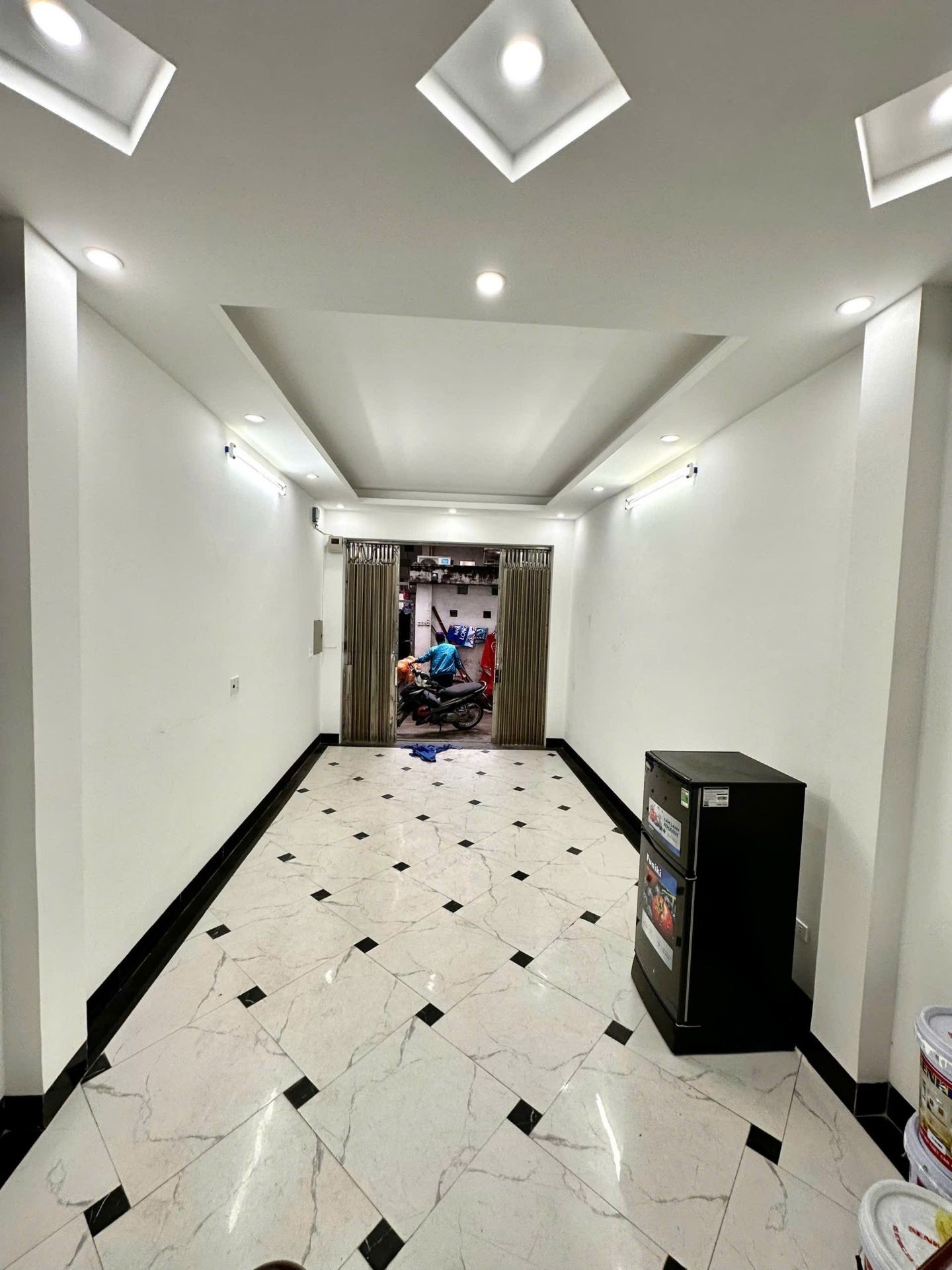 Bán nhà Tân Mai - diện tích 65m2 5 tầng - Ô TÔ TRÁNH 10M - giá 18,8 tỷ