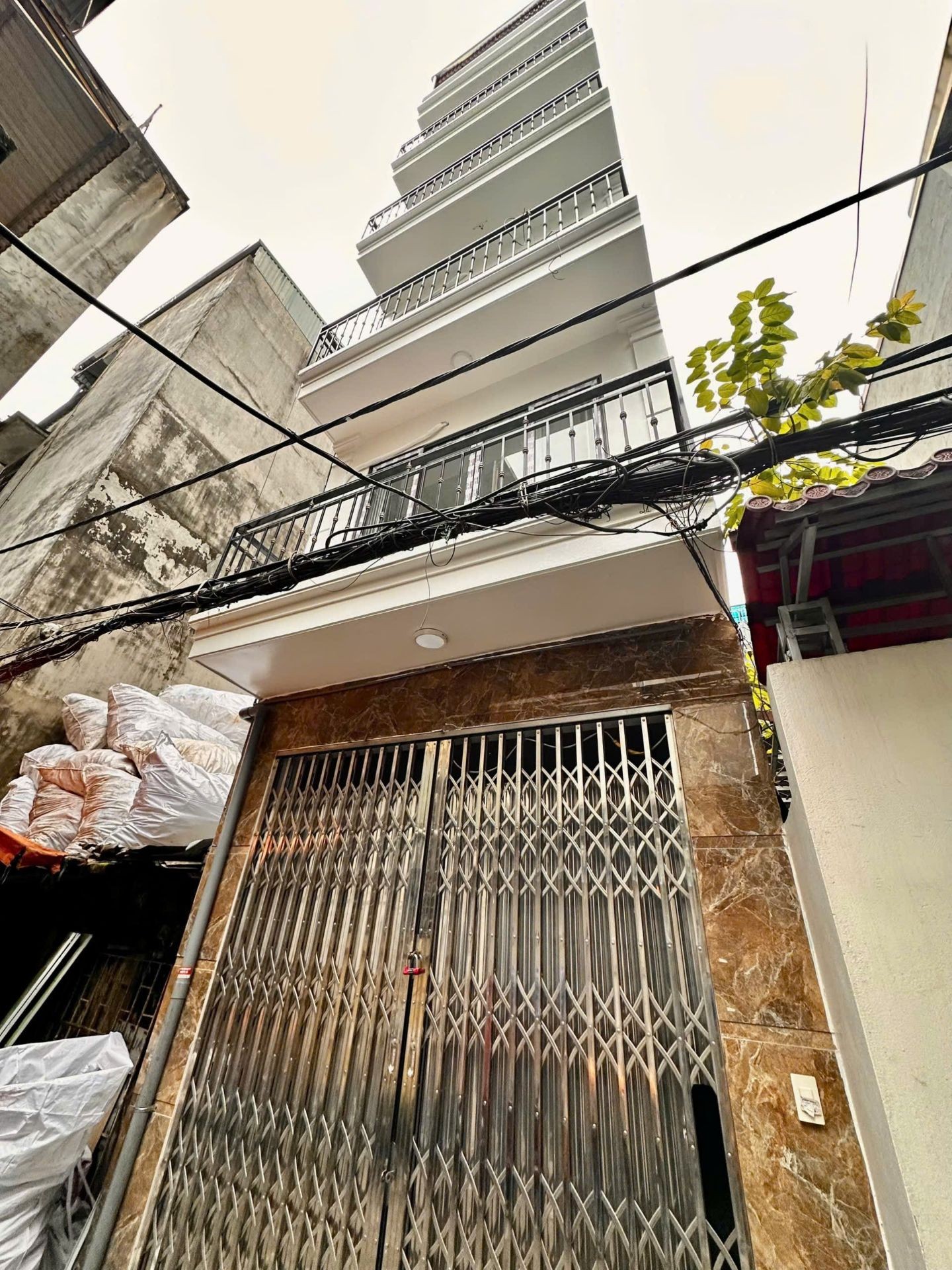 Bán nhà Tân Mai - diện tích 65m2 5 tầng - Ô TÔ TRÁNH 10M - giá 18,8 tỷ