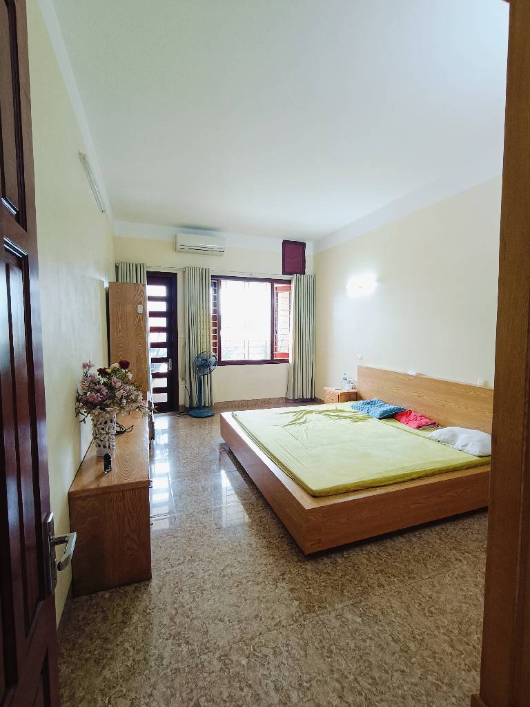 Bán nhà Thanh Lân - diện tích 104m2 4 tầng - Gara ô tô - giá 25,99 tỷ