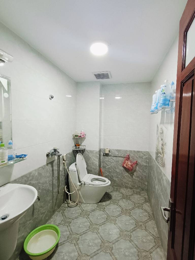Bán nhà Thanh Lân - diện tích 104m2 4 tầng - Gara ô tô - giá 25,99 tỷ