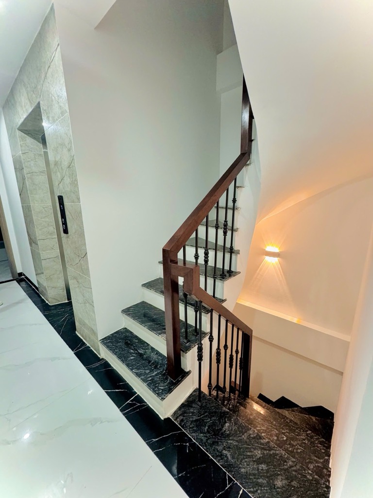 Bán nhà Tam Trinh - diện tích 95m2 7 tầng - Ô TÔ TRÁNH THÔNG - giá 27,9 tỷ