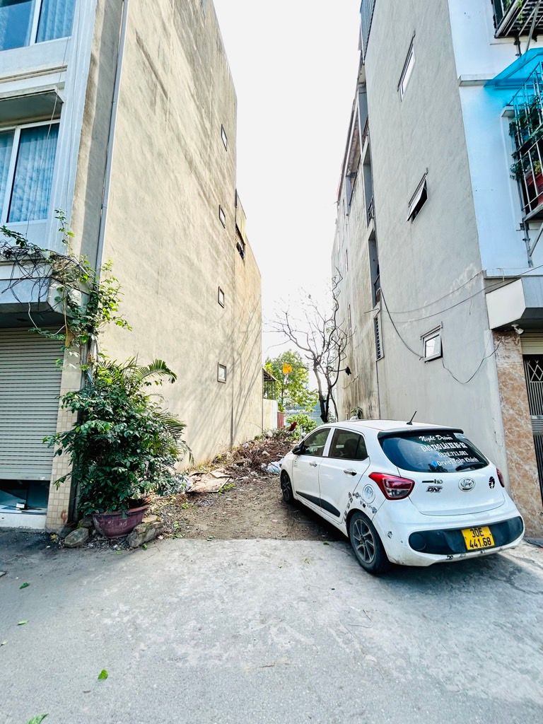 Bán nhà Nguyễn Khoái - diện tích 135m2 1 tầng - Ô TÔ TRÁNH - giá 29,5 tỷ