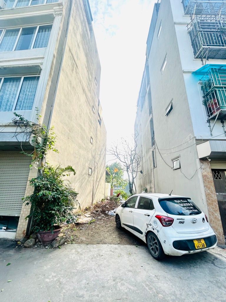 Bán nhà Nguyễn Khoái - diện tích 135m2 1 tầng - Ô TÔ TRÁNH - giá 29,5 tỷ