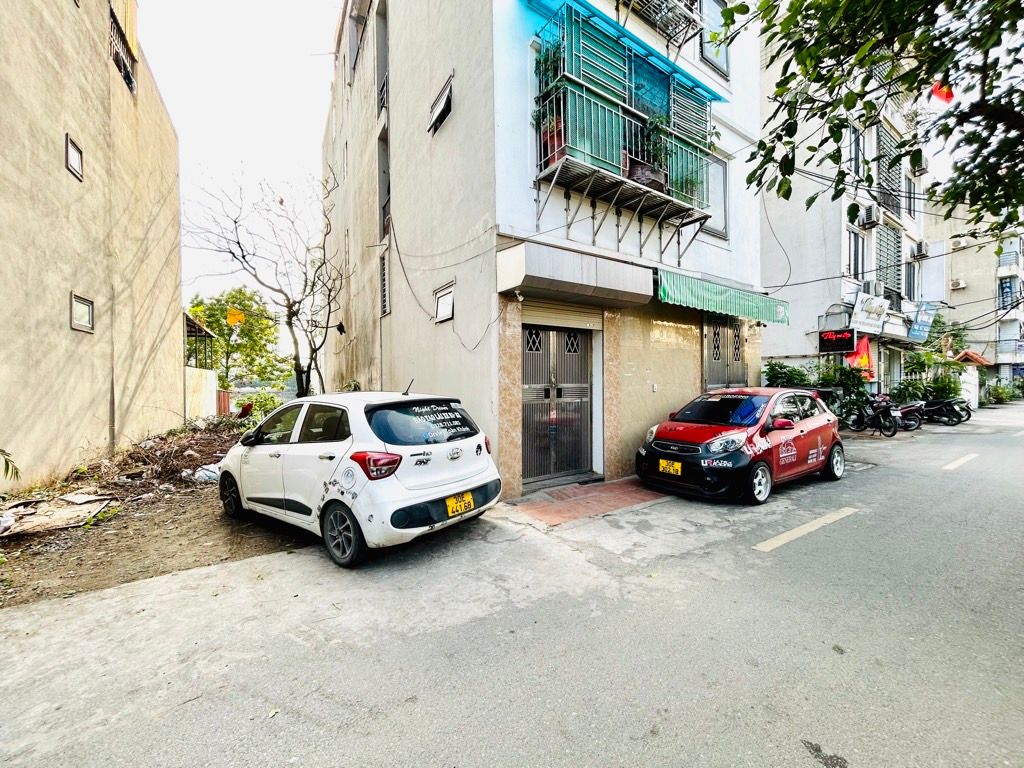 Bán nhà Nguyễn Khoái - diện tích 135m2 1 tầng - Ô TÔ TRÁNH - giá 29,5 tỷ