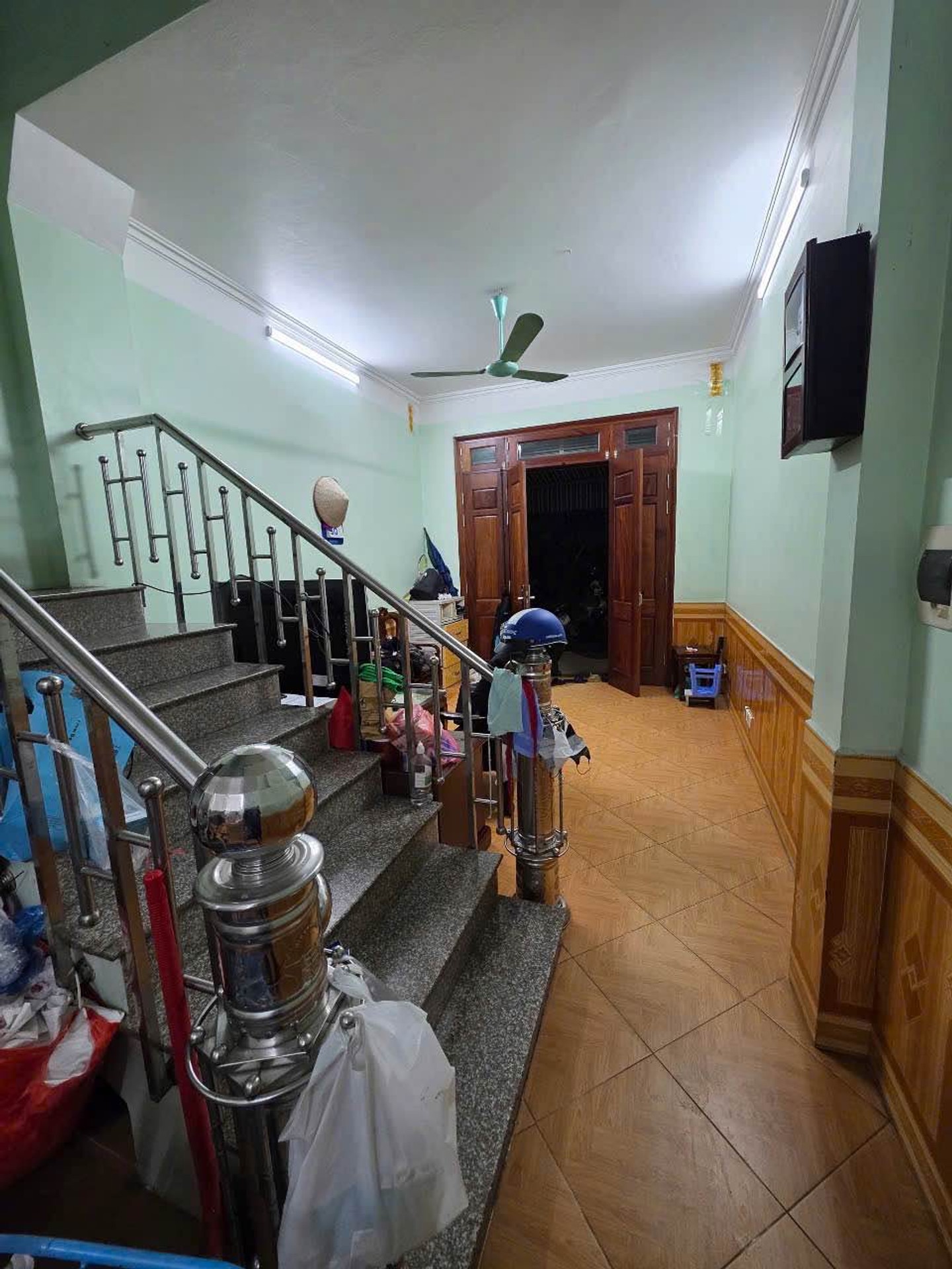 Bán nhà Nguyễn Khoái - diện tích 36m2 4 tầng - Ô tô đỗ cửa - giá 6,5 tỷ