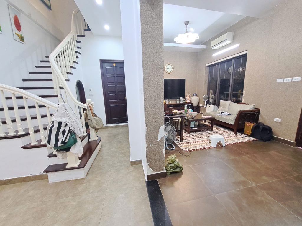 Bán nhà Tạ Quang Bửu - diện tích 30m2 2 tầng - Ô lùi tận cửa - giá 13,5 tỷ