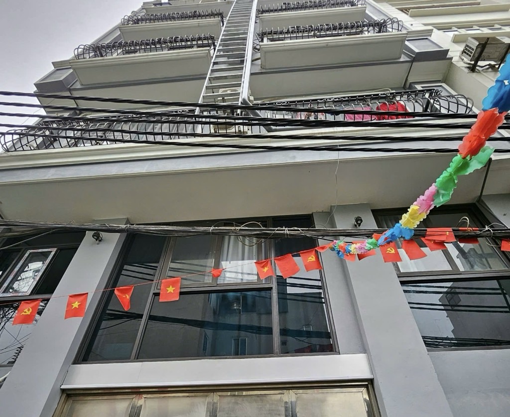 Bán nhà Đại Lộ Thăng Long - diện tích 120m2 7 tầng - Toà chung cư mini - giá 33,5 tỷ