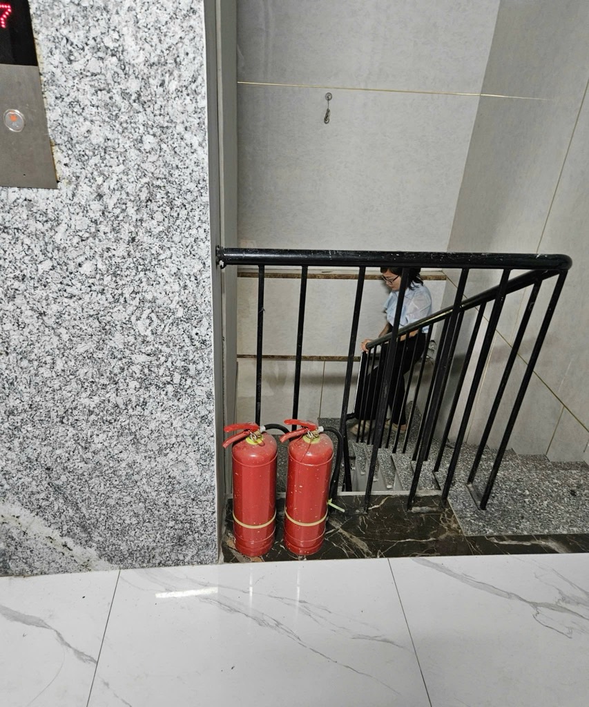 Bán nhà Đại Lộ Thăng Long - diện tích 120m2 7 tầng - Toà chung cư mini - giá 33,5 tỷ