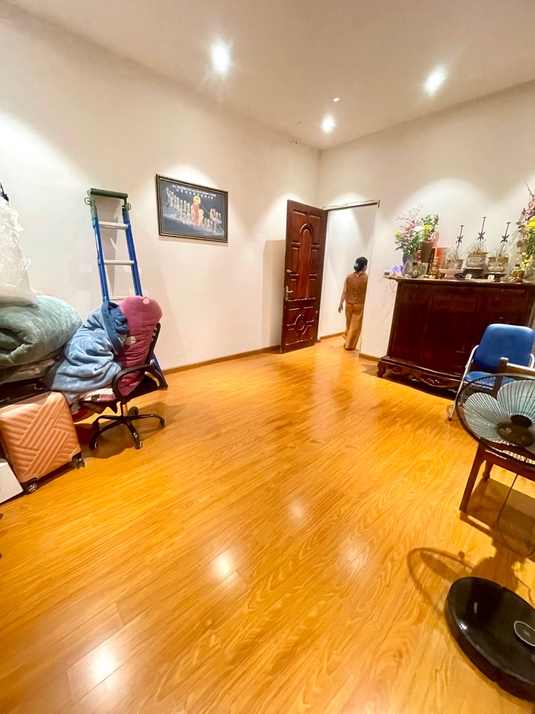 Bán nhà Hoàng Mai - diện tích 106m2 3 tầng - Ngõ to ô tô - giá 15,9 tỷ