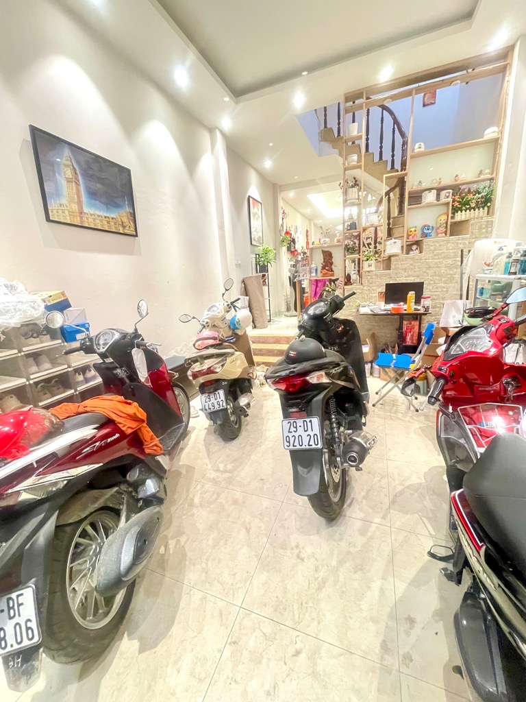 Bán nhà Hoàng Mai - diện tích 106m2 3 tầng - Ngõ to ô tô - giá 15,9 tỷ