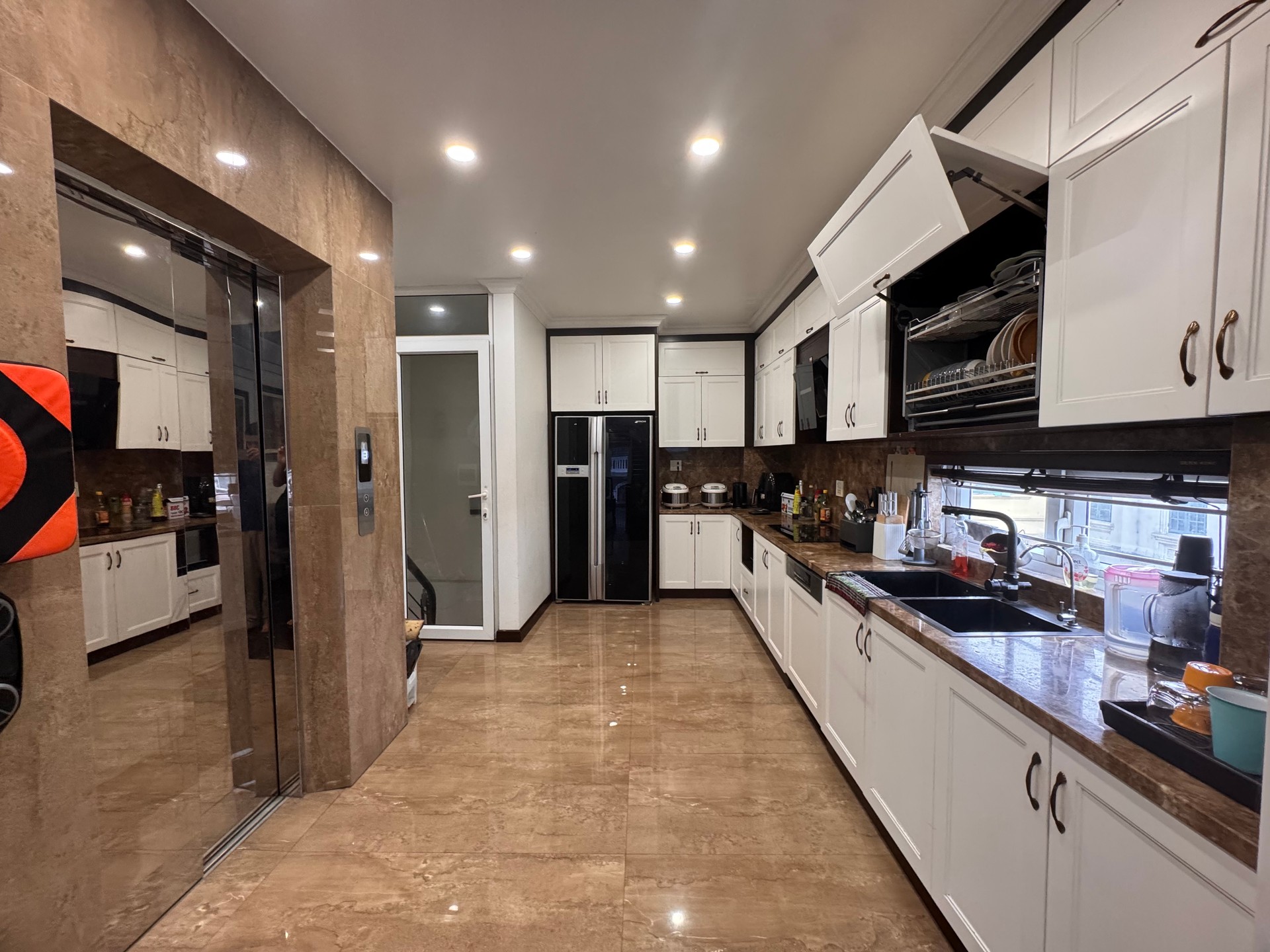 Bán nhà Trương Định - diện tích 70m2 8 tầng - Lô góc 2 mặt thoáng - giá 29,8 tỷ