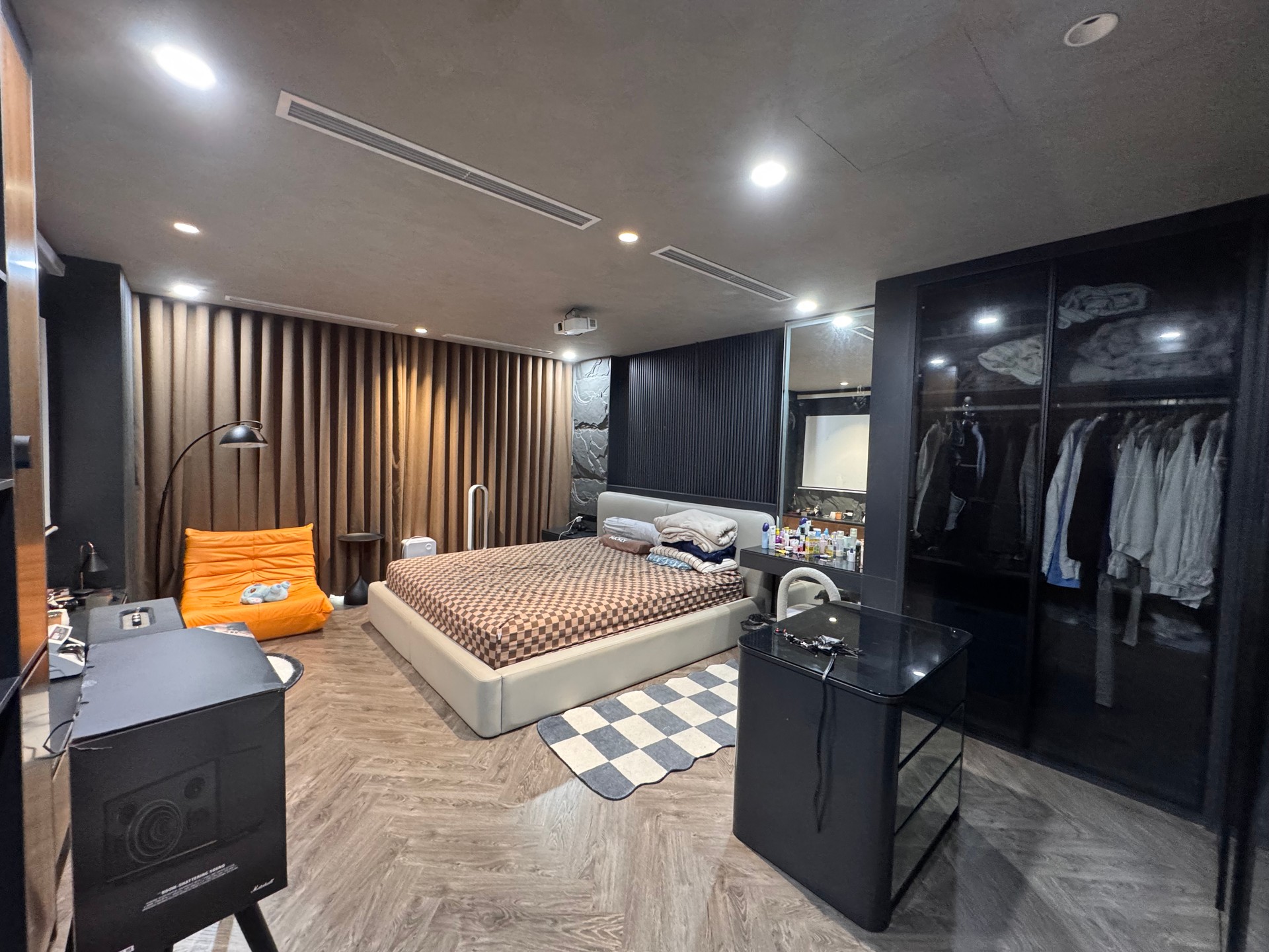 Bán nhà Trương Định - diện tích 70m2 8 tầng - Lô góc 2 mặt thoáng - giá 29,8 tỷ