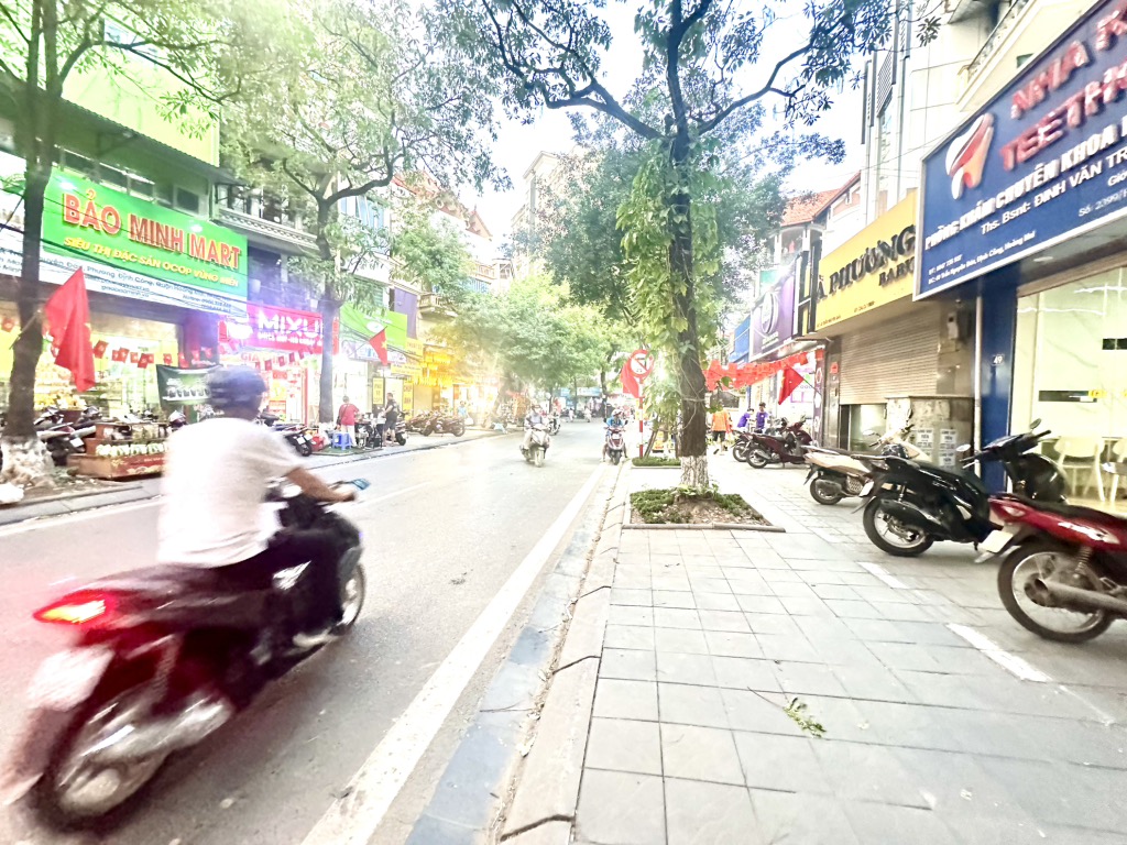 Bán nhà Trần Nguyên Đán - diện tích 84m2 4 tầng - Mặt tiền rộng rãi - giá 45 tỷ