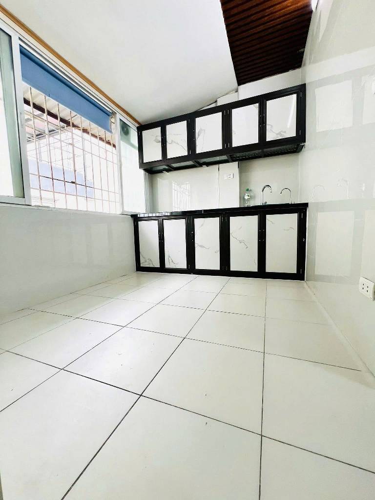 Bán nhà Ngọc Hồi - diện tích 85m2 5 tầng - Ô tô đỗ cầu thang - giá 3,45 tỷ