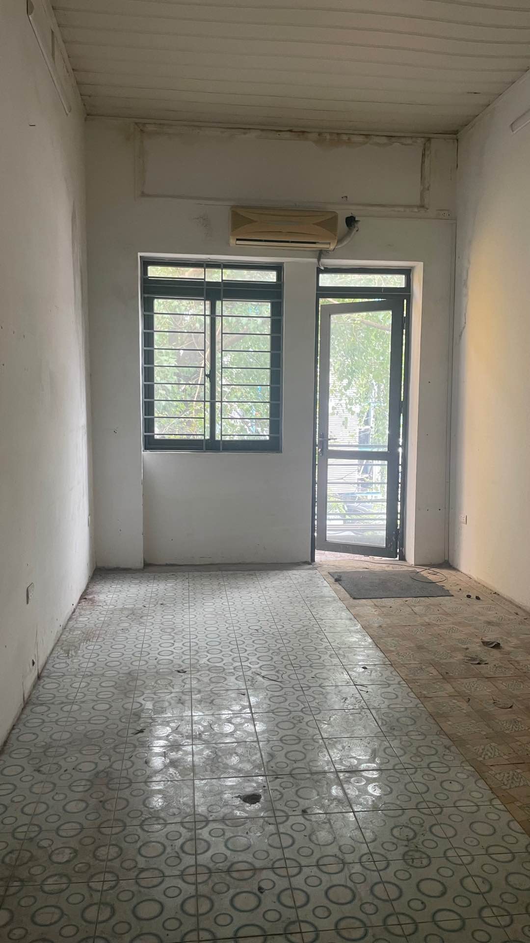 Bán nhà Nguyễn Công Trứ - diện tích 43m2 2 tầng - vị trí đẹp, ô tô đỗ cửa - giá 12 tỷ