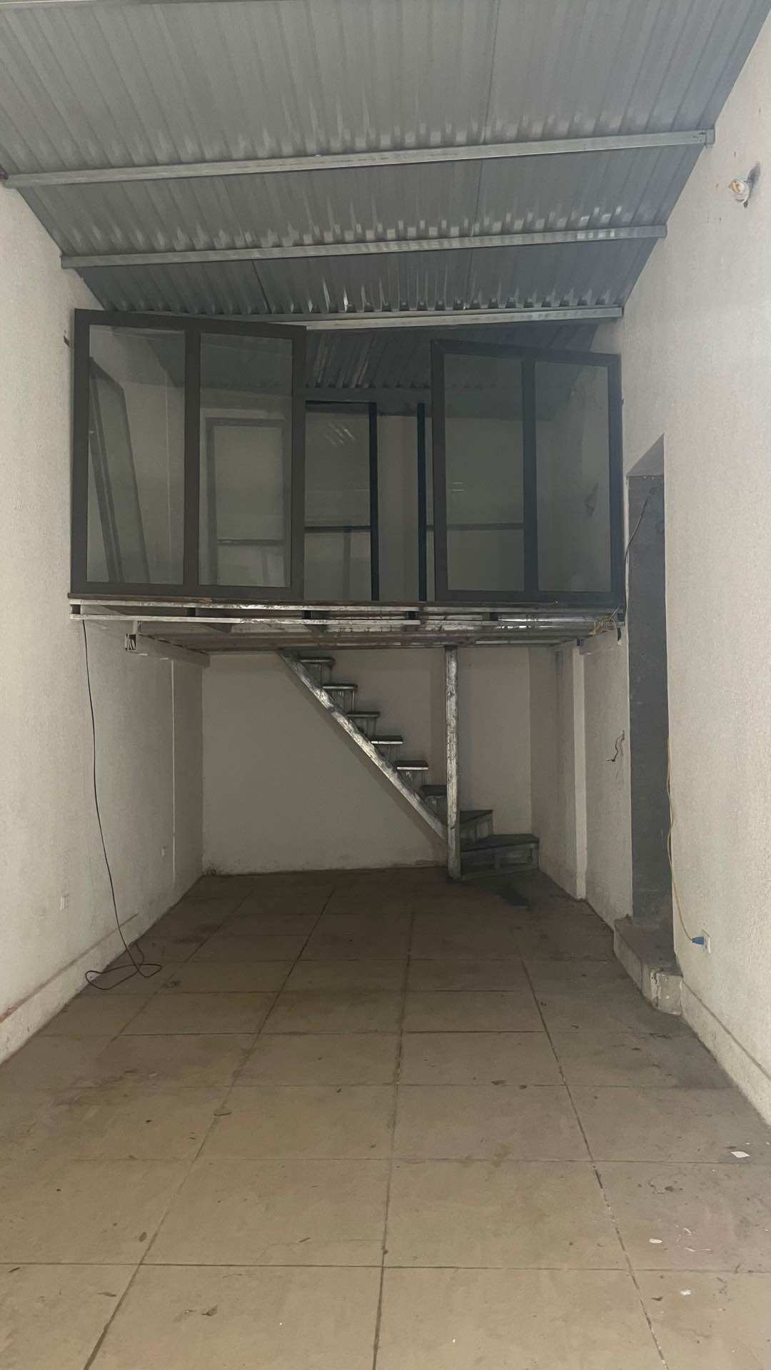 Bán nhà Nguyễn Công Trứ - diện tích 43m2 2 tầng - vị trí đẹp, ô tô đỗ cửa - giá 12 tỷ
