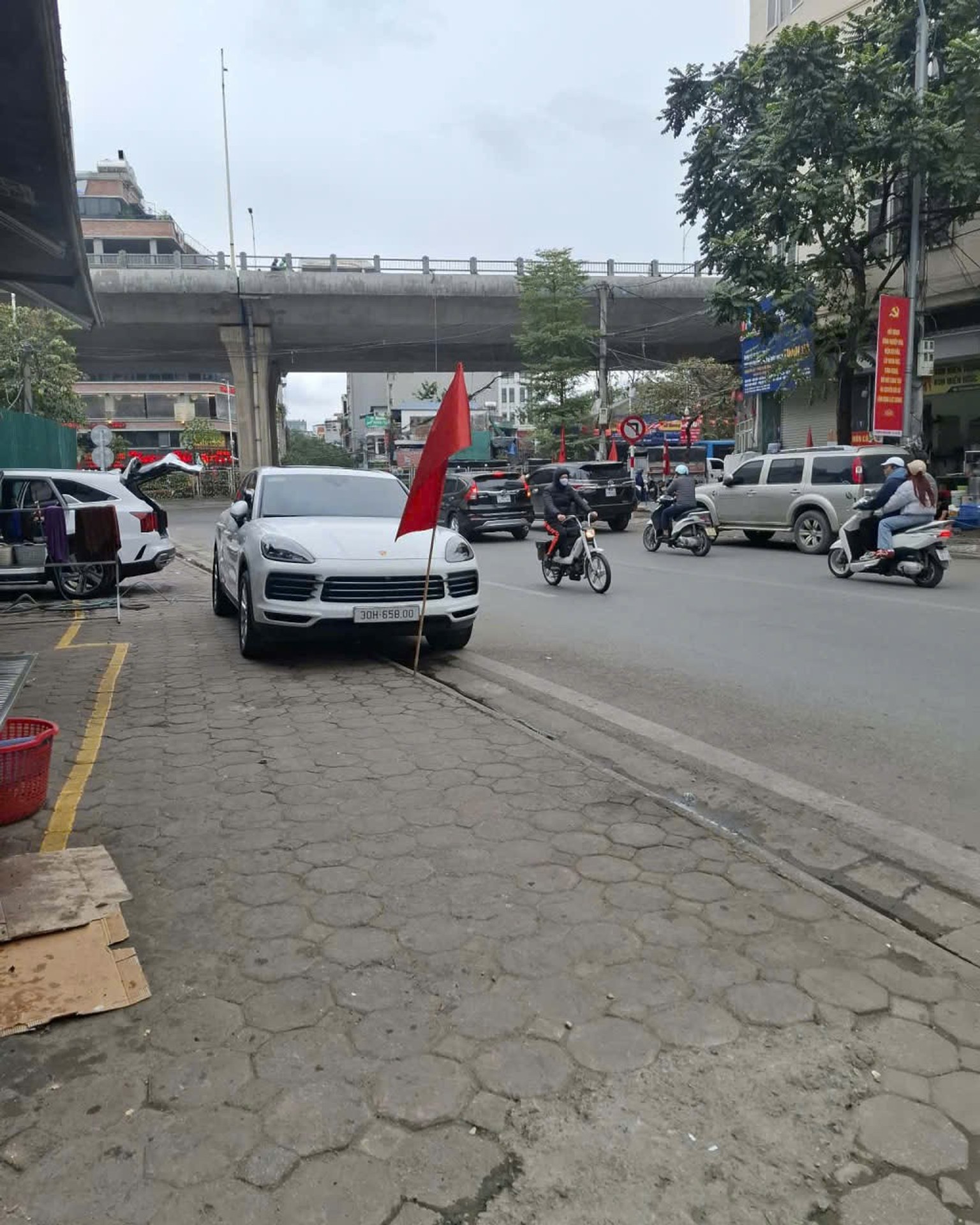 Bán nhà Dương Văn Bé - diện tích 49,5m2 1 tầng - Ngõ 4 ô tô tránh - giá 27,5 tỷ