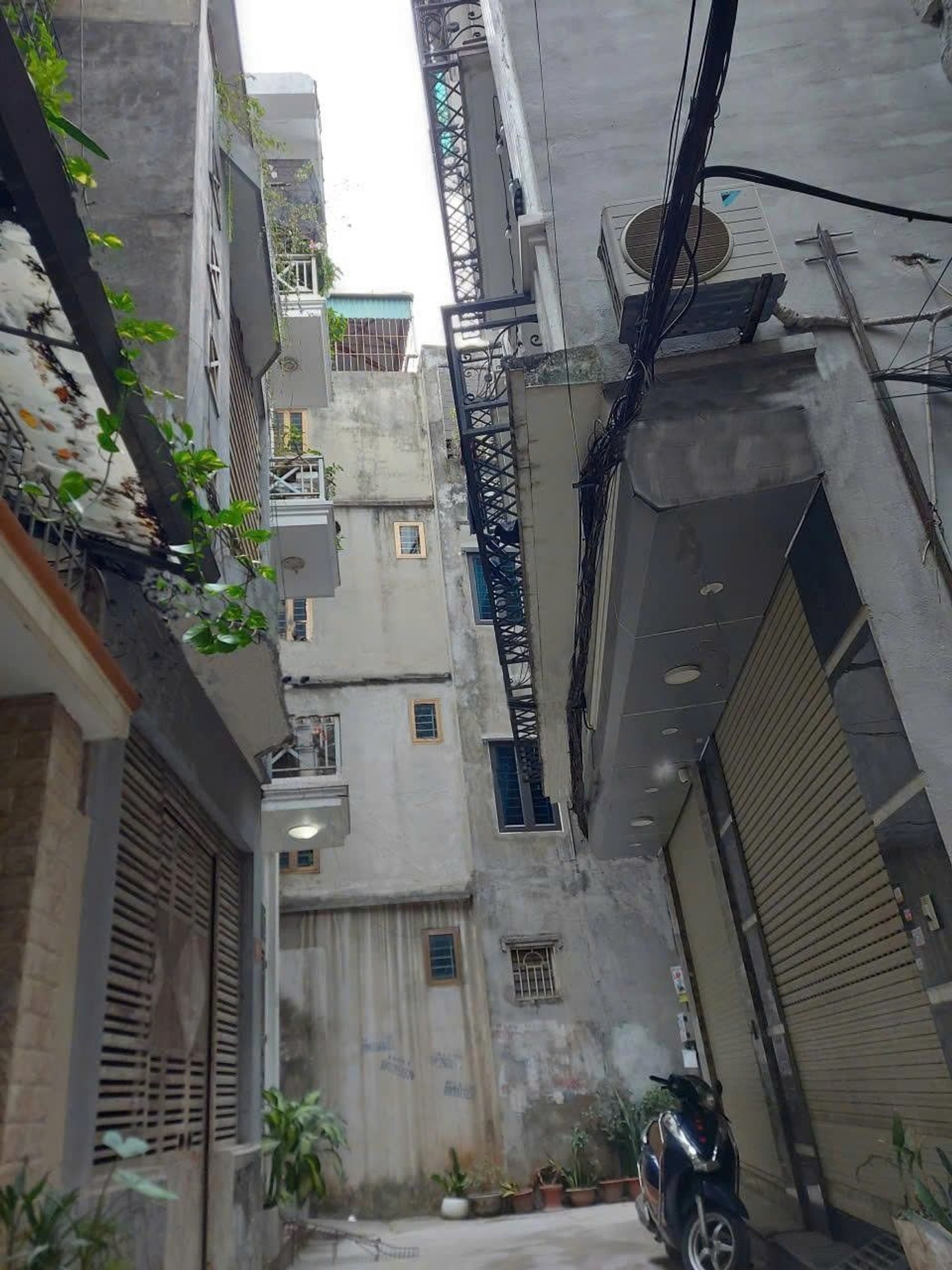 Bán nhà Gốc Đề Minh Khai - diện tích 73m2 3 tầng - Sổ đỏ riêng chính chủ - giá 13,58 tỷ