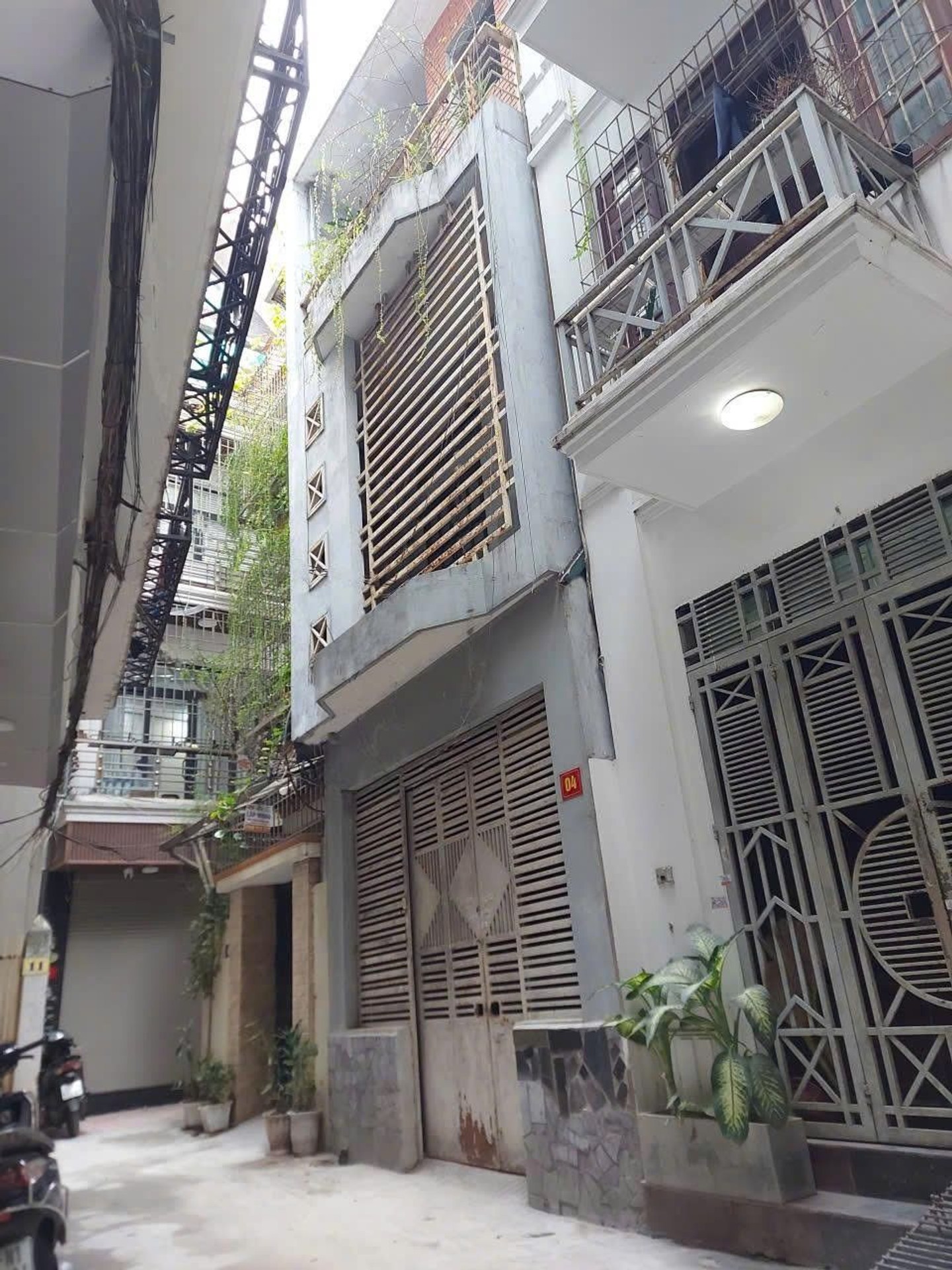 Bán nhà Gốc Đề Minh Khai - diện tích 73m2 3 tầng - Sổ đỏ riêng chính chủ - giá 13,58 tỷ