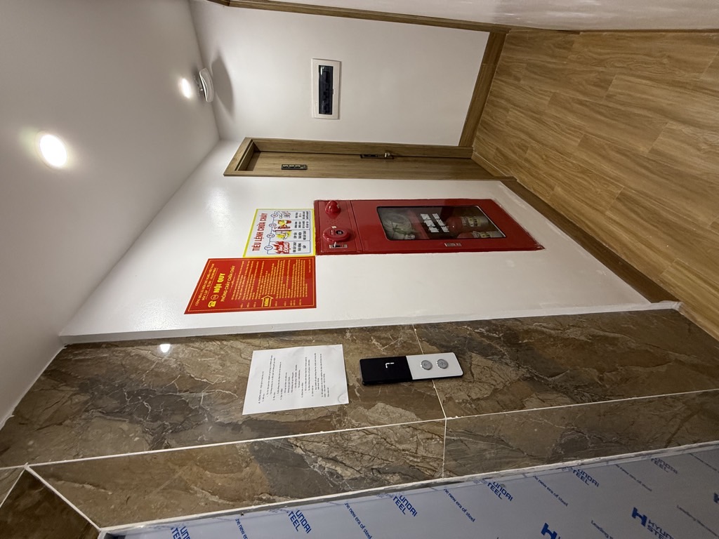 Bán nhà Nguyễn Văn Trỗi - diện tích 102m2 7 tầng - Thang máy, ô tô cứu hỏa đỗ cửa - giá 36 tỷ