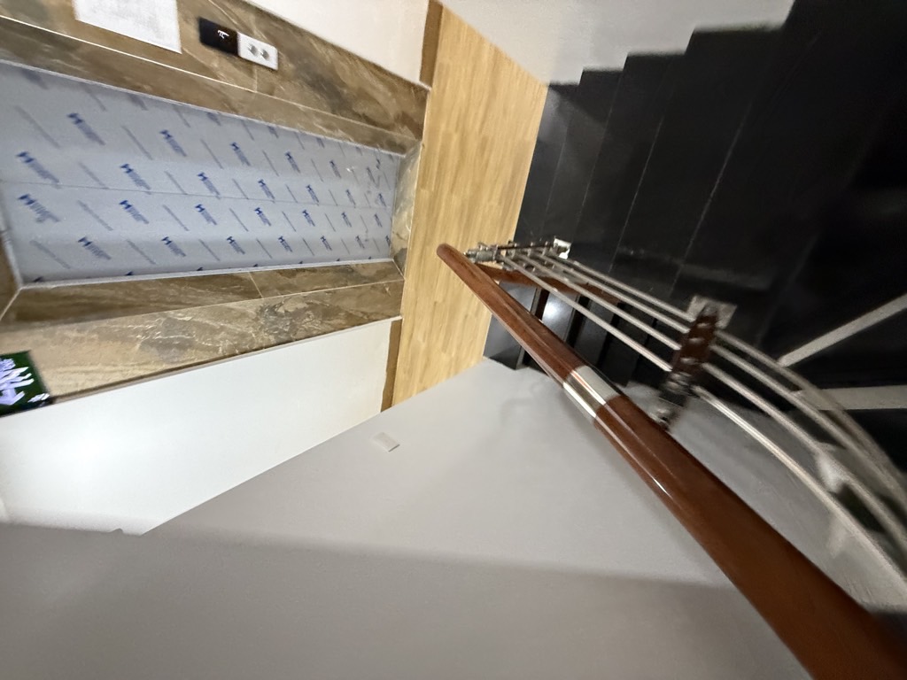 Bán nhà Nguyễn Văn Trỗi - diện tích 102m2 7 tầng - Thang máy, ô tô cứu hỏa đỗ cửa - giá 36 tỷ