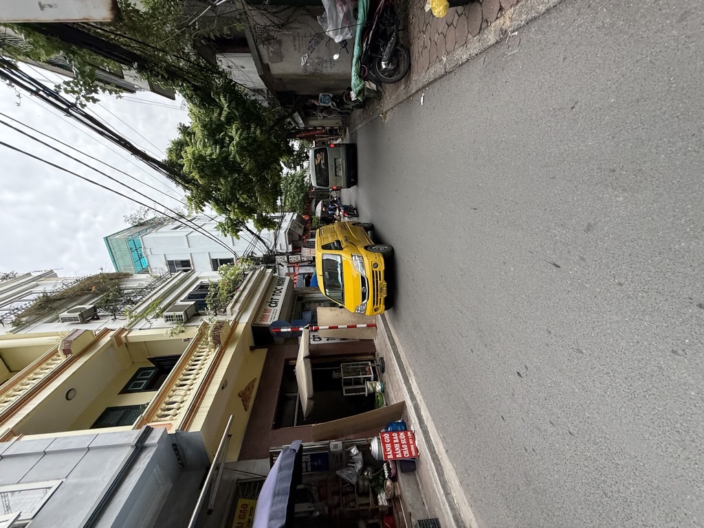 Bán nhà Nguyễn Văn Trỗi - diện tích 102m2 7 tầng - Thang máy, ô tô cứu hỏa đỗ cửa - giá 36 tỷ