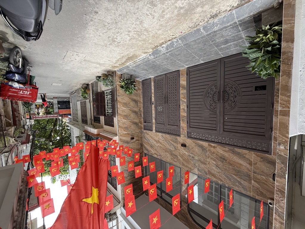 Bán nhà Nguyễn Văn Trỗi - diện tích 102m2 7 tầng - Thang máy, ô tô cứu hỏa đỗ cửa - giá 36 tỷ