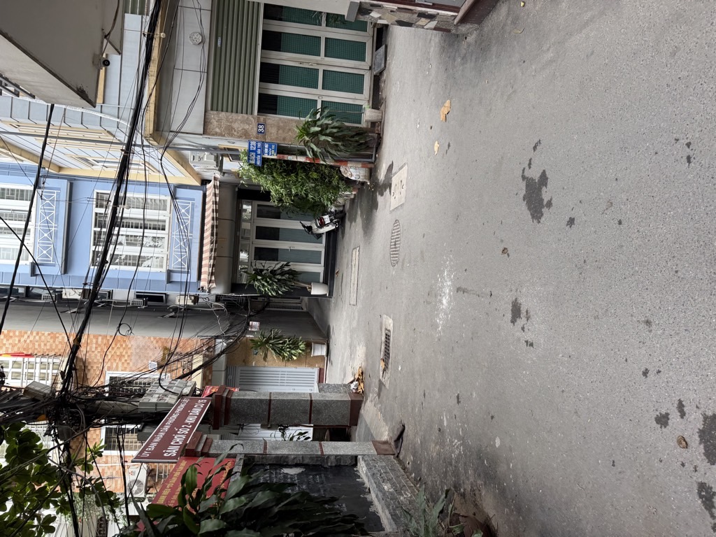 Bán nhà Nguyễn Văn Trỗi - diện tích 102m2 7 tầng - Thang máy, ô tô cứu hỏa đỗ cửa - giá 36 tỷ