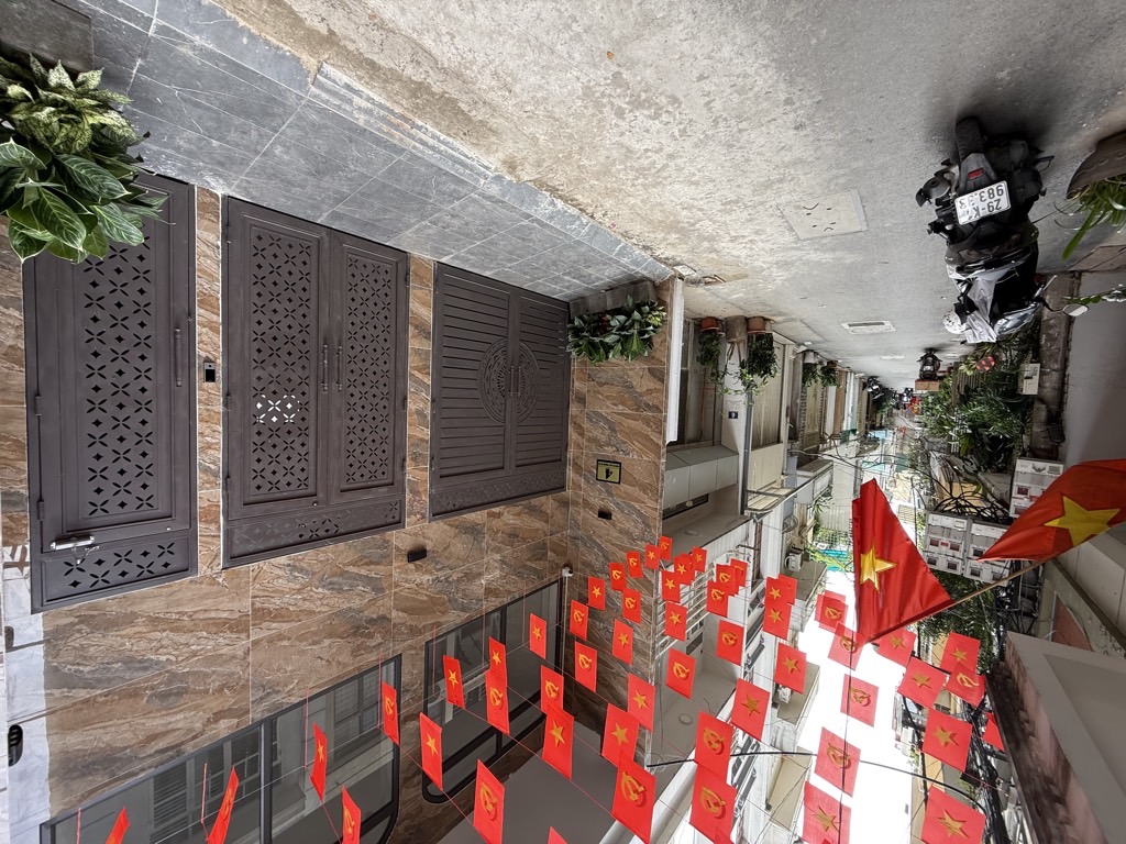 Bán nhà Nguyễn Văn Trỗi - diện tích 102m2 7 tầng - Thang máy, ô tô cứu hỏa đỗ cửa - giá 36 tỷ