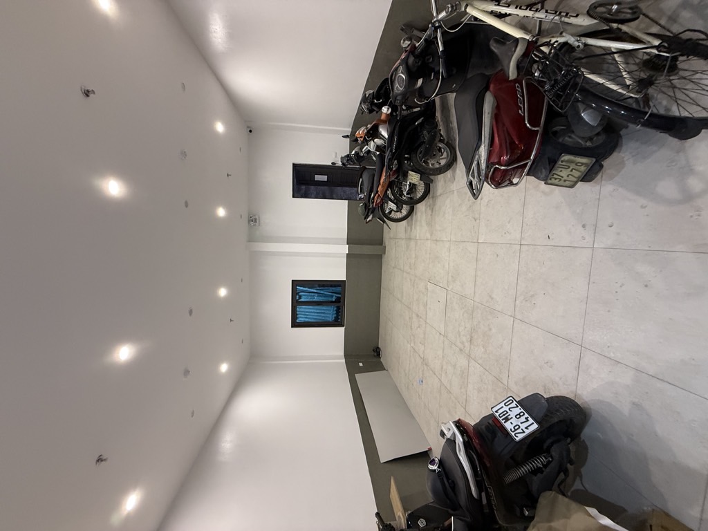 Bán nhà Nguyễn Văn Trỗi - diện tích 102m2 7 tầng - Thang máy, ô tô cứu hỏa đỗ cửa - giá 36 tỷ