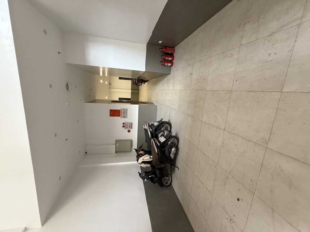 Bán nhà Nguyễn Văn Trỗi - diện tích 102m2 7 tầng - Thang máy, ô tô cứu hỏa đỗ cửa - giá 36 tỷ