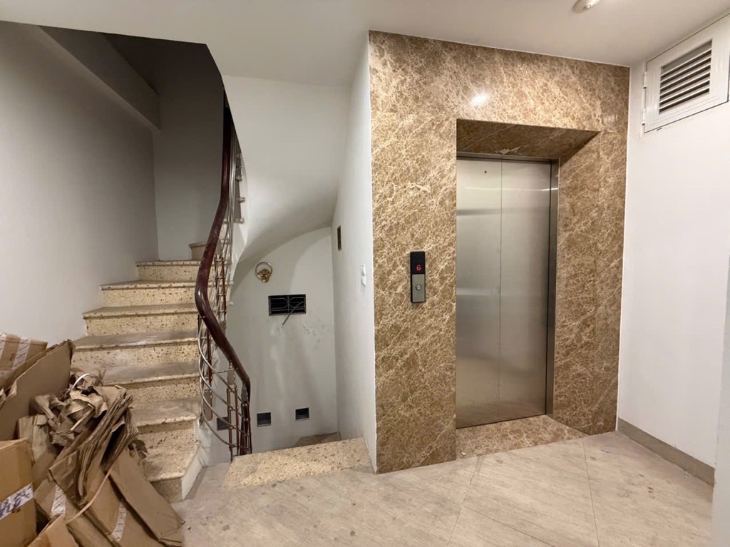 Bán nhà Trương Định - diện tích 76m2 6 tầng - Mặt phố - giá 27 tỷ