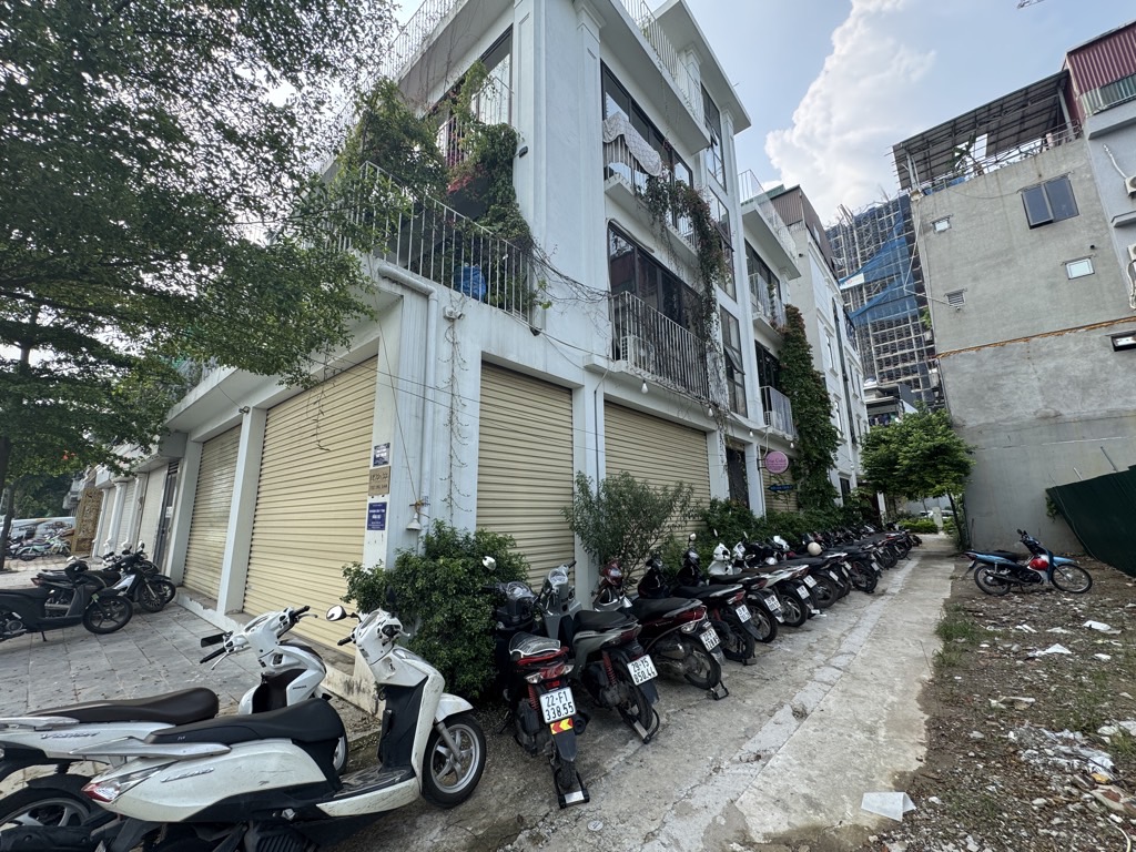 Bán nhà Tây Nam Linh Đàm - diện tích 180m2 4 tầng - Lô góc - giá 41,8 tỷ