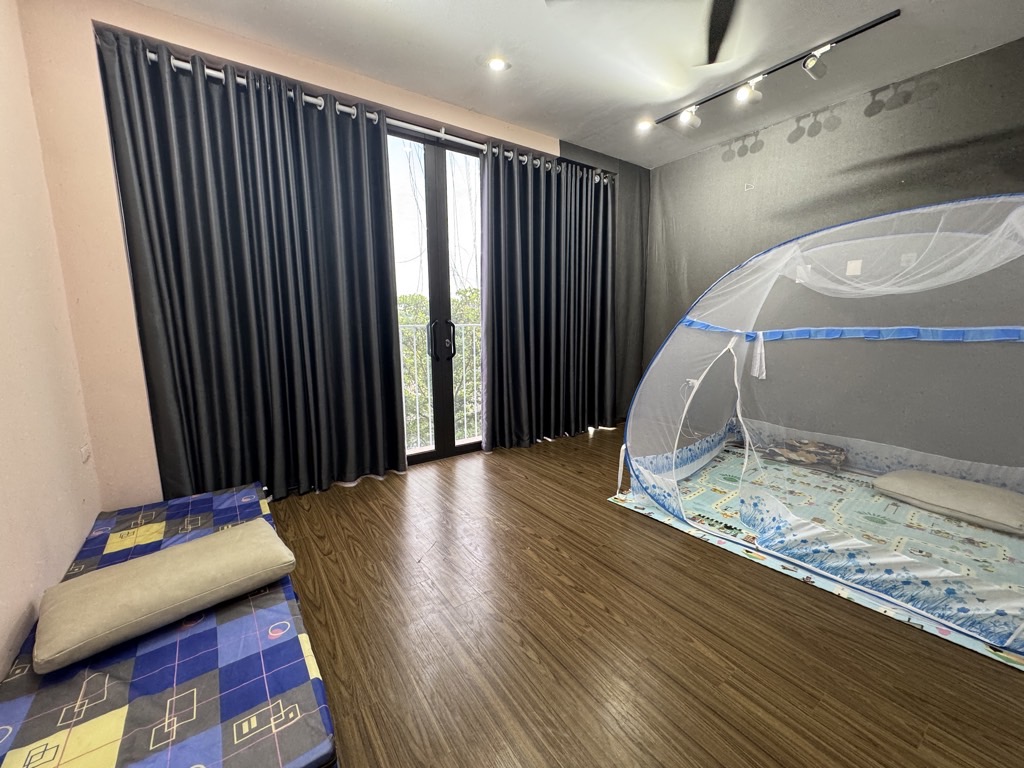 Bán nhà Tây Nam Linh Đàm - diện tích 180m2 4 tầng - Lô góc - giá 41,8 tỷ