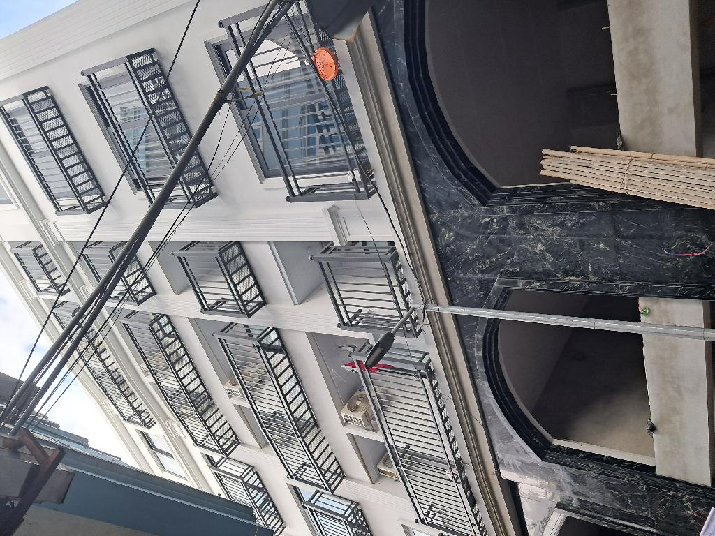 Bán nhà Khuất Duy Tiến - diện tích 100m2 8 tầng - ô tô tránh - giá 34 tỷ