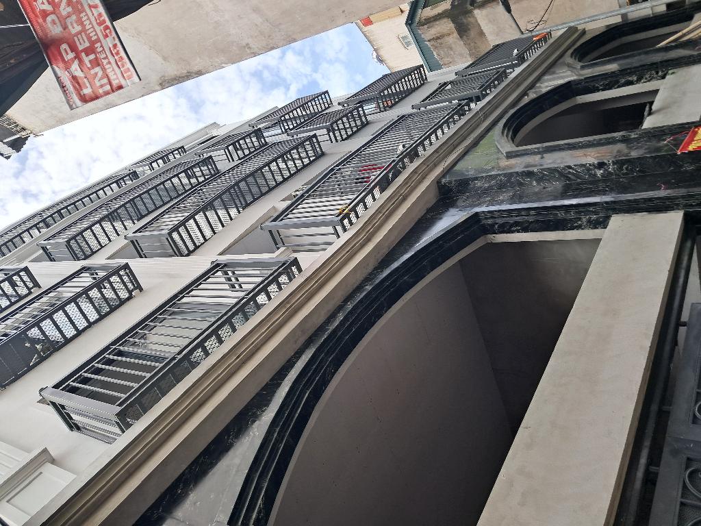 Bán nhà Khuất Duy Tiến - diện tích 100m2 8 tầng - ô tô tránh - giá 34 tỷ