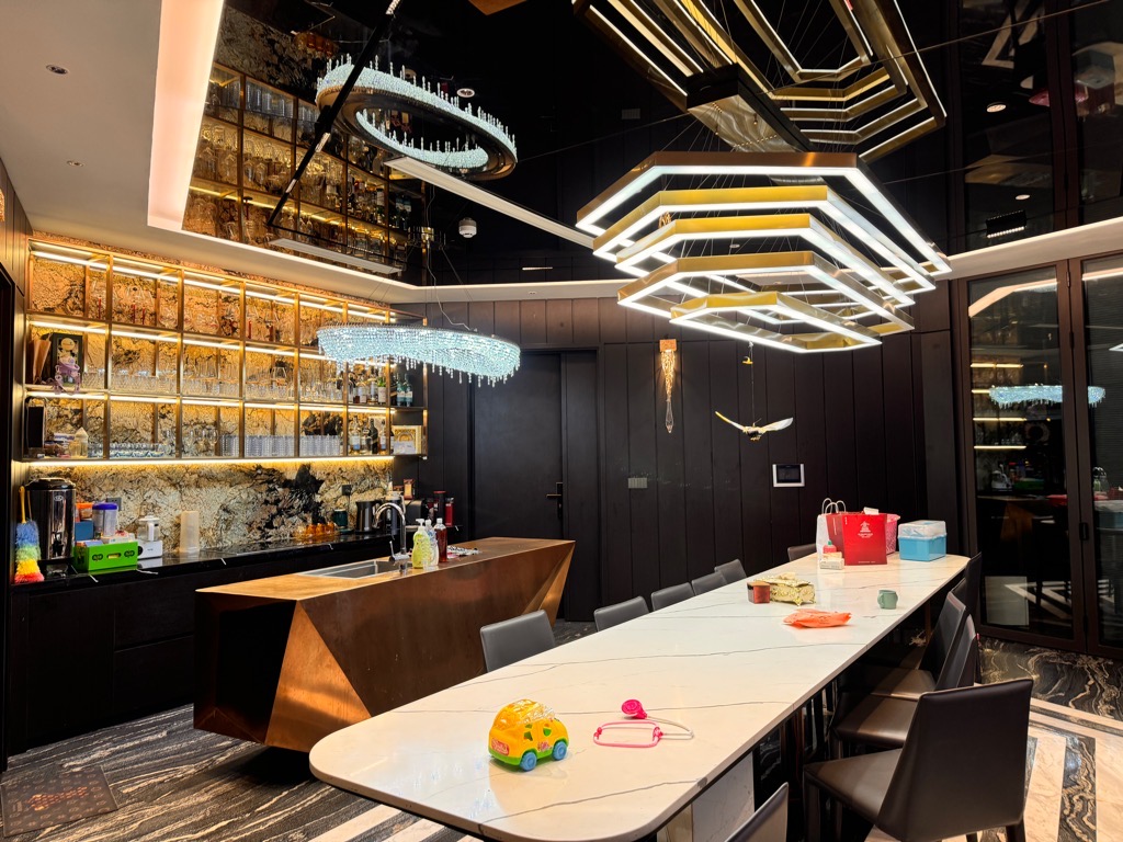 Bán nhà Đại Kim - diện tích 210m2 9 tầng - Lô góc 3 mặt thoáng - giá 140 tỷ