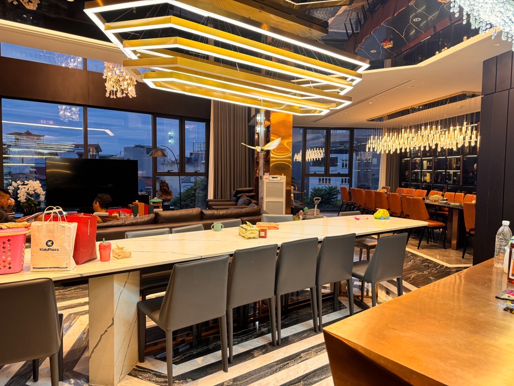 Bán nhà Đại Kim - diện tích 210m2 9 tầng - Lô góc 3 mặt thoáng - giá 140 tỷ