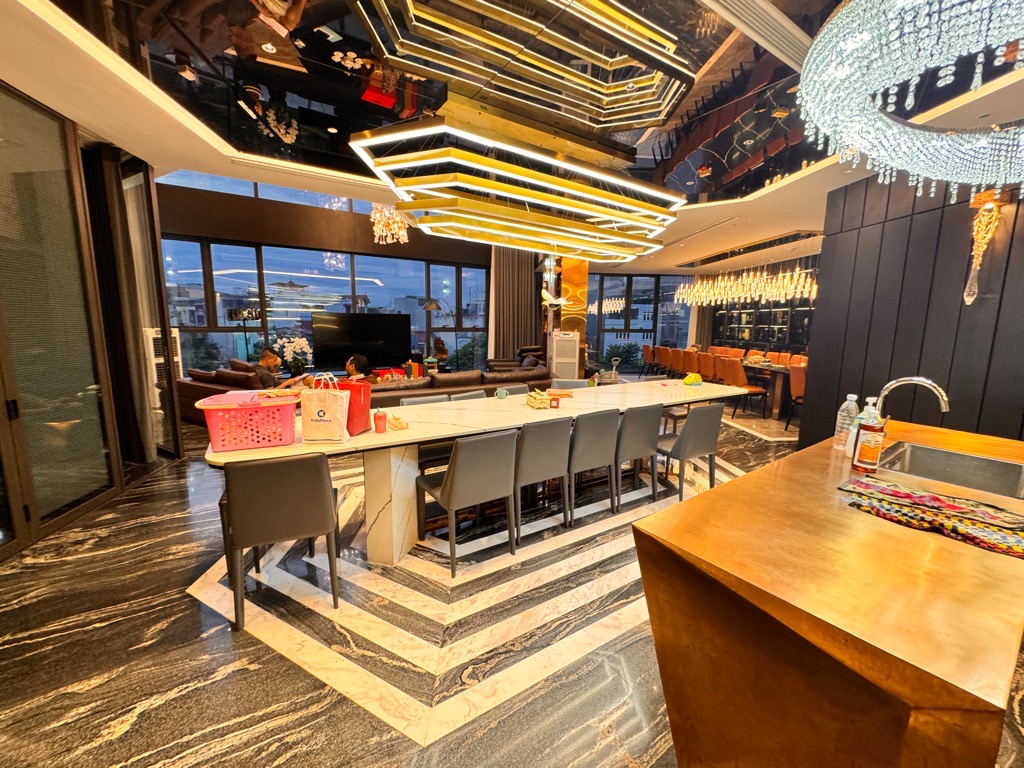 Bán nhà Đại Kim - diện tích 210m2 9 tầng - Lô góc 3 mặt thoáng - giá 140 tỷ