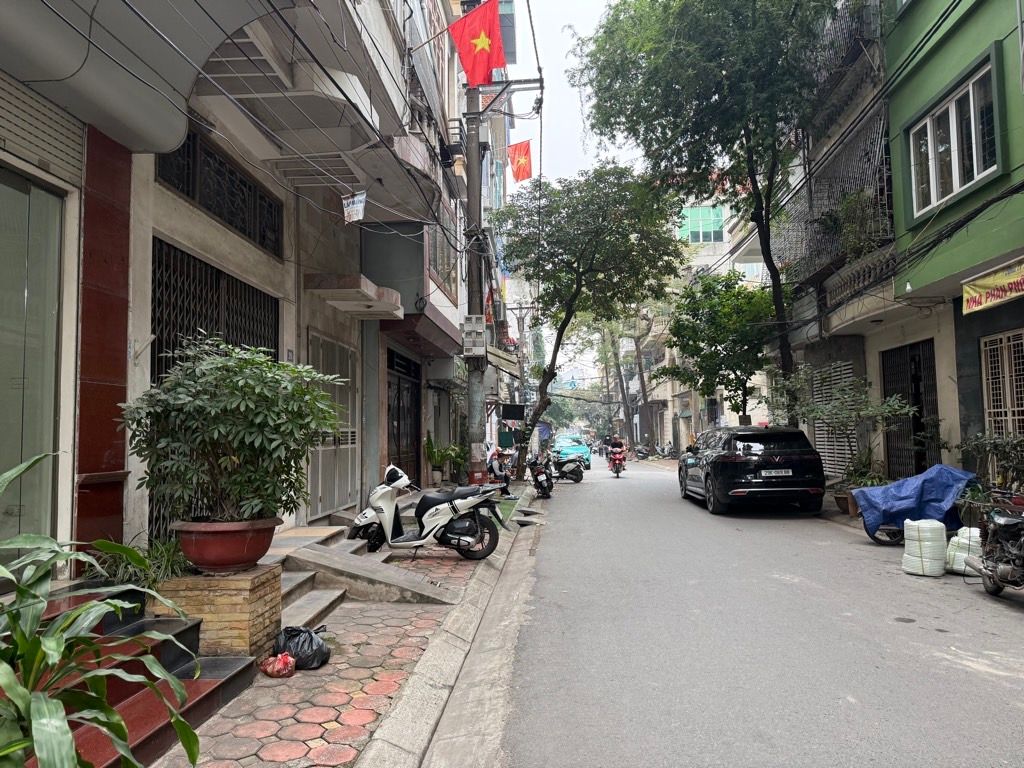 Bán nhà Tam Trinh - diện tích 96.6m2 3 tầng - Ô tô tránh - giá 33,8 tỷ