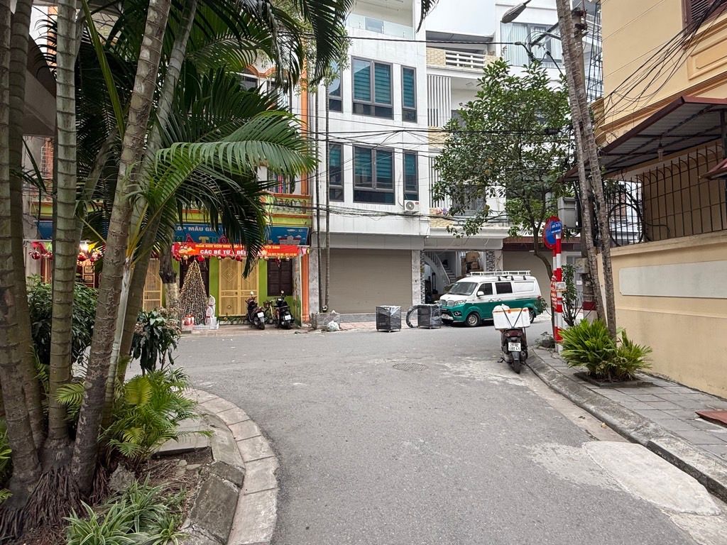 Bán nhà Tam Trinh - diện tích 96.6m2 3 tầng - Ô tô tránh - giá 33,8 tỷ