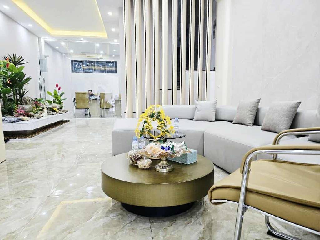 Bán nhà Nguyễn Tuân - diện tích 76m2 5 tầng - Ô tô tránh - giá 46 tỷ